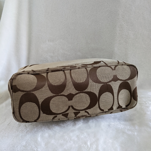 Coach Signature Hand bag - Picture 8 of 16